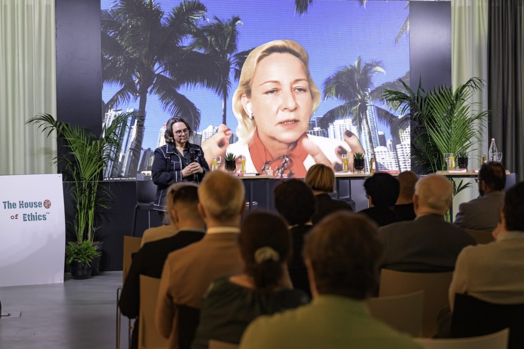 conference-house-of-hthics-avril-web-110