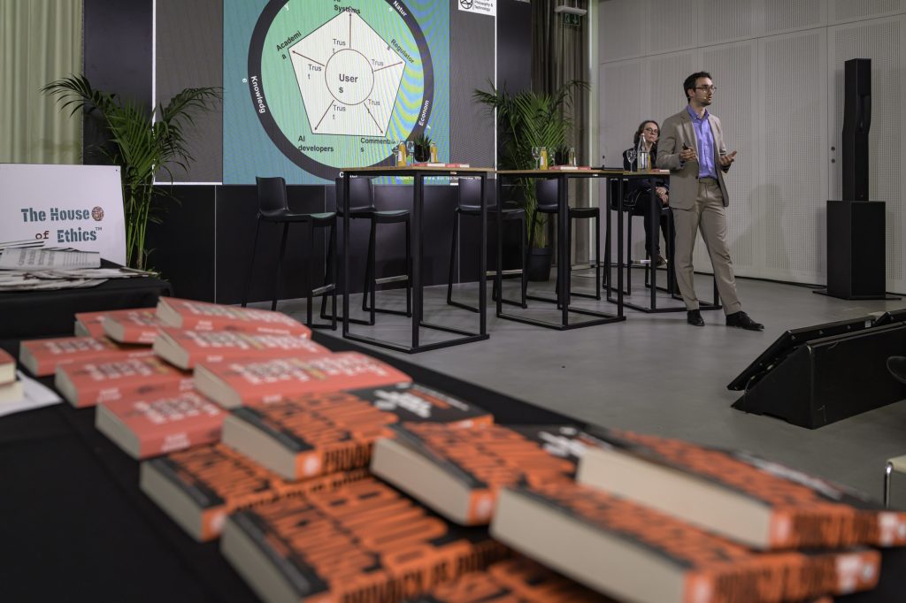 conference-house-of-hthics-avril-web-52