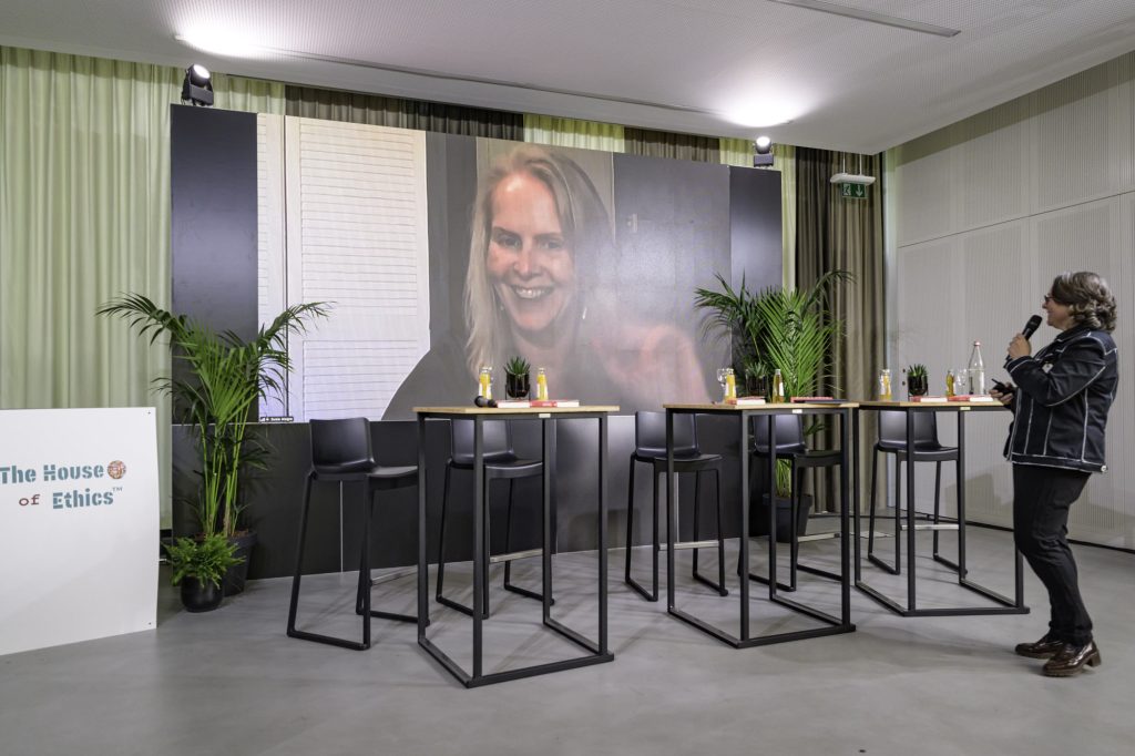 conference-house-of-hthics-avril-web-94